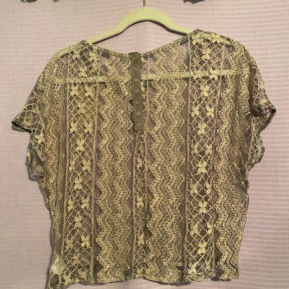 Every day 3 Shirts for $25 special NWT BJewel Lace Short-Sleeved Flowered Blouse - Picture 9 of 9